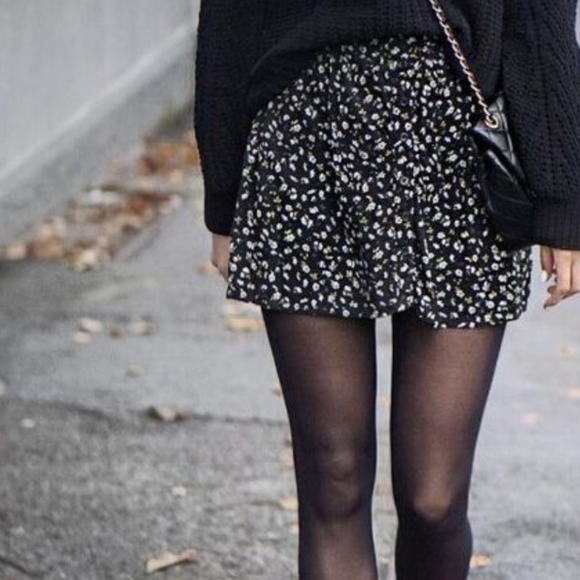 Guess Mini Skirt NWT very pretty style LEOPARD JACQUARD SKIRT SIZE 12 - Picture 10 of 10